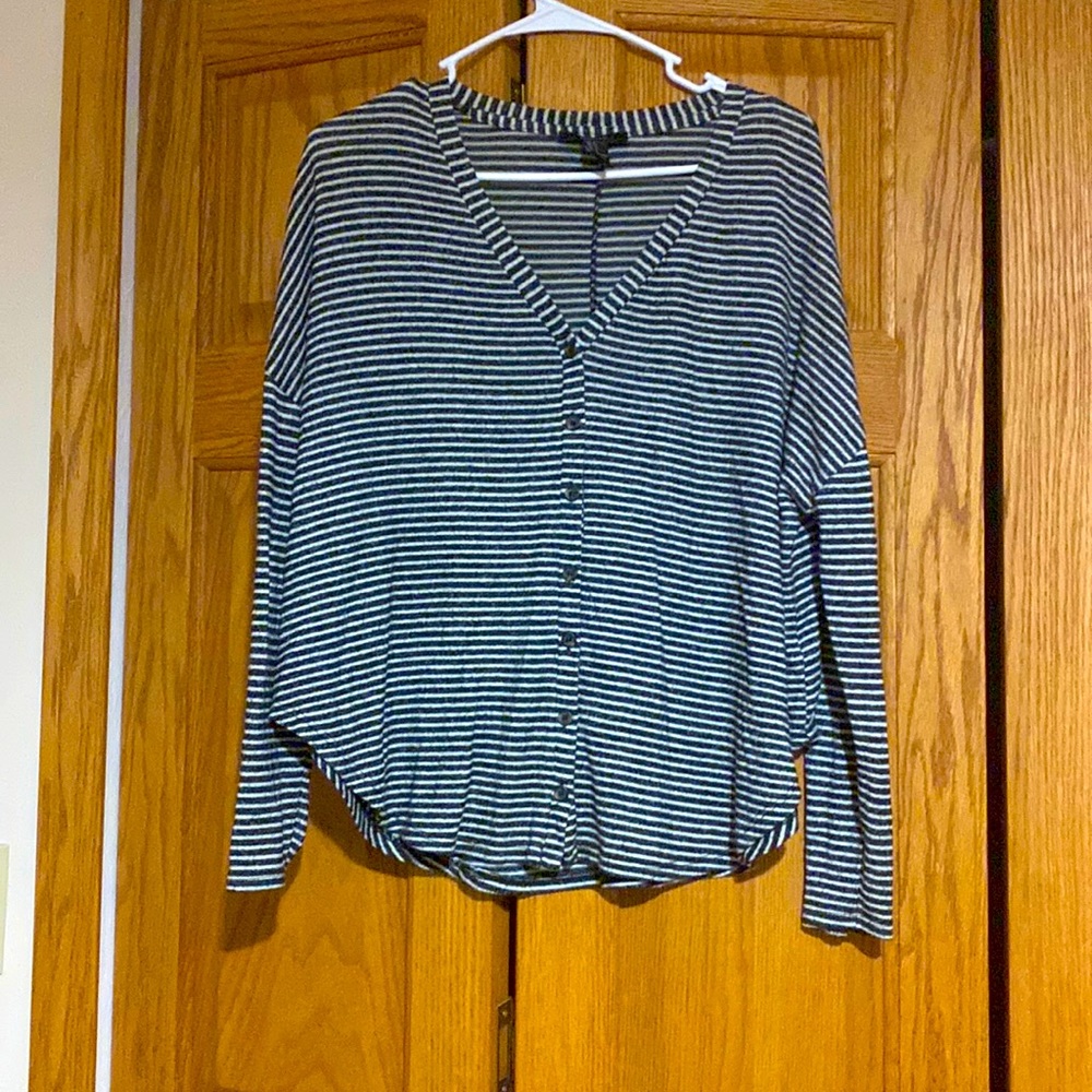 Small black and white long sleeve